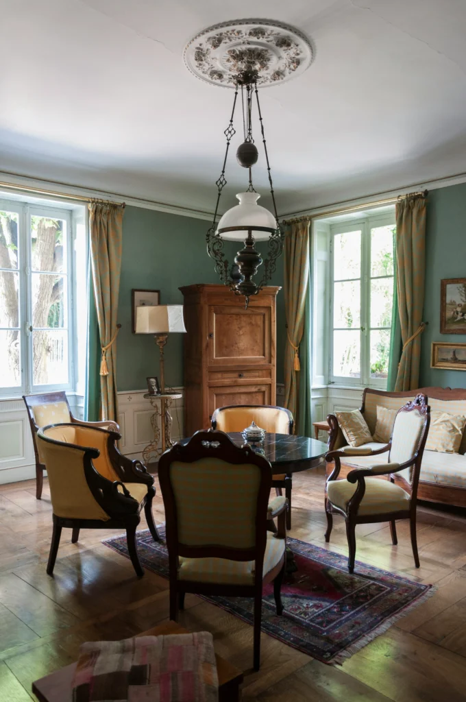 10 Home Decorating Ideas for a Chic & Aesthetic Home