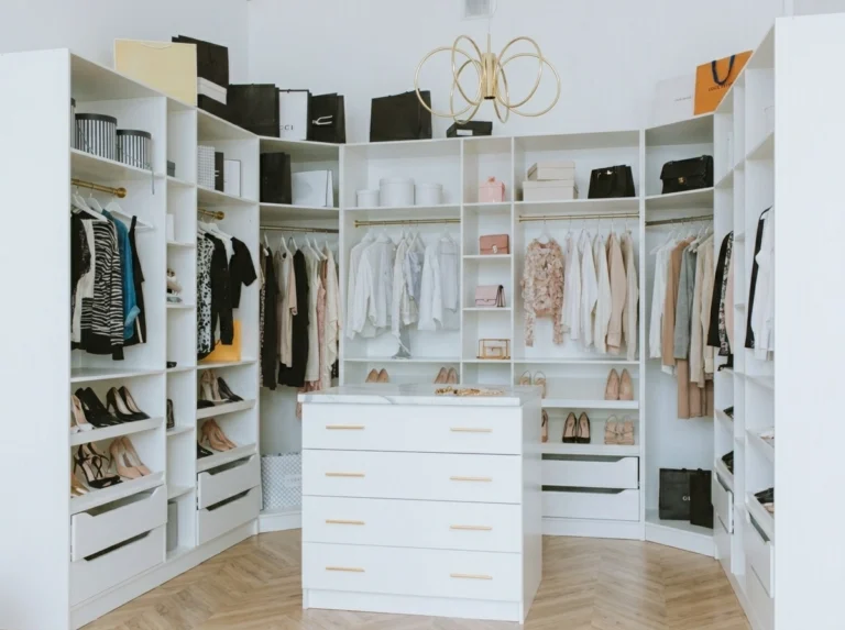 17 Studio Apartment Closet Organization Ideas for Women